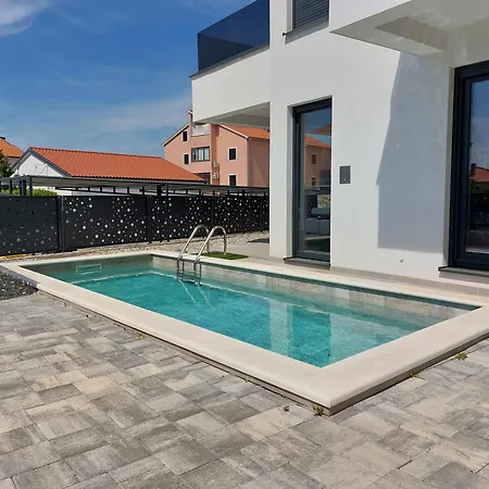 Luxury Desire With Pool Appartamento Malinska